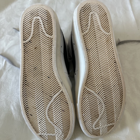 Nike women’s Blazer Mid  ’77 white and black - Picture 3 of 5